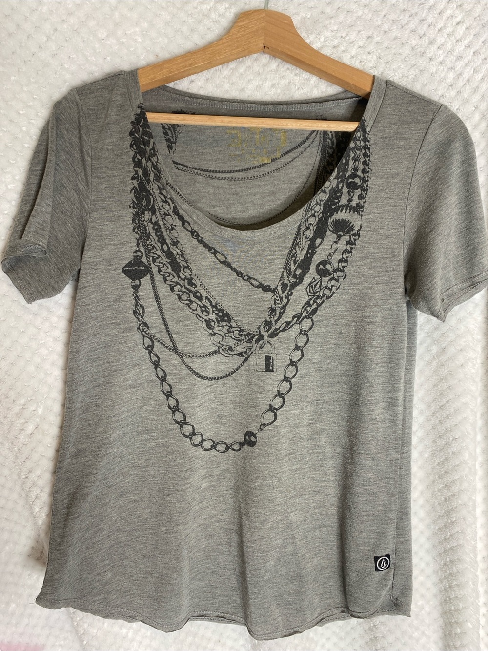 Vintage Volcom Gray Short Sleeve Necklace Print graphic Tee T shirt